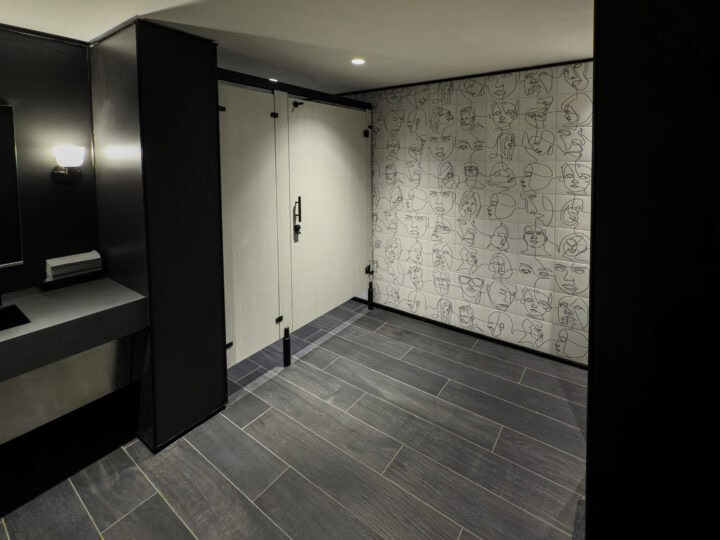 Headrail Braced toilet partitions in plastic laminate with zero-sightline for a commercial application. Image by Ironwood Manufacturing.