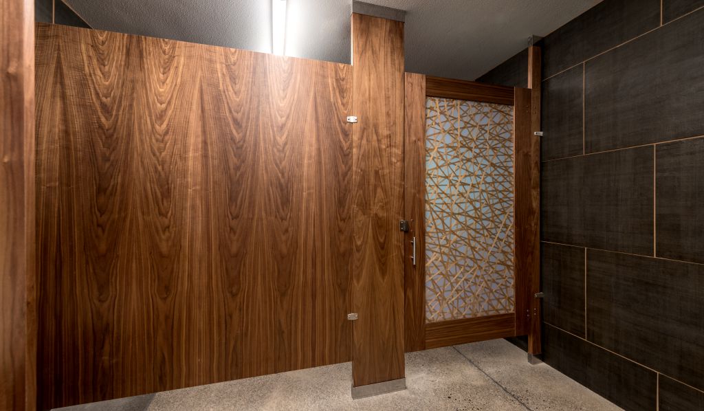 Wood veneer toilet partition